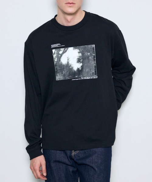 AZUL by moussy(アズールバイマウジー)の「FOREST グラフィック長袖Tシャツ(Tシャツ/カットソー・メンズ・ホワイト/ブラック/ライトピンク・MEDIUM/LARGE)」の2枚目の写真