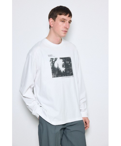 AZUL by moussy(アズールバイマウジー)の「FOREST グラフィック長袖Tシャツ(Tシャツ/カットソー・メンズ・ホワイト/ブラック/ライトピンク・MEDIUM/LARGE)」の6枚目の写真