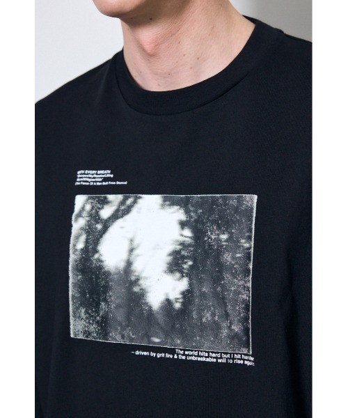 AZUL by moussy(アズールバイマウジー)の「FOREST グラフィック長袖Tシャツ(Tシャツ/カットソー・メンズ・ホワイト/ブラック/ライトピンク・MEDIUM/LARGE)」の22枚目の写真