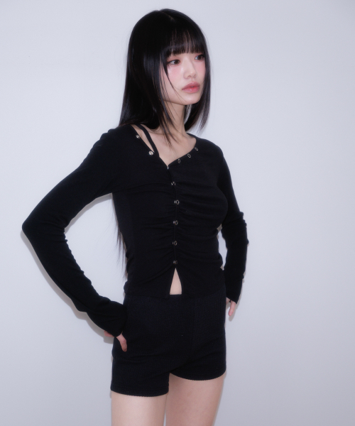 ROSEFRANTZ（ロゼフランツ）の「Unbalanced Shirring Long Sleeve [Black]（Tシャツ/カットソー・レディース・ブラック・OS）」の3枚目の写真