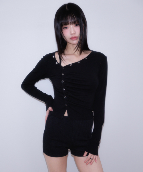 ROSEFRANTZ（ロゼフランツ）の「Unbalanced Shirring Long Sleeve [Black]（Tシャツ/カットソー・レディース・ブラック・OS）」の4枚目の写真