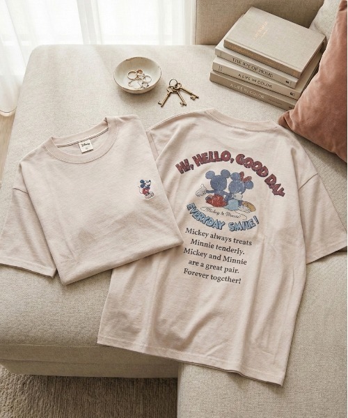 Disney（ディズニー）の「【DISNEY/ディズニー】ミッキーマウス&ミニーマウスプリント梨地半袖Tシャツ（COOLMAX吸水速乾） ユニセックス（Tシャツ/カットソー・メンズ・ブラック系その他/グレイッシュベージュ/スミクロ/オフホワイト・LARGE/MEDIUM）」の2枚目の写真