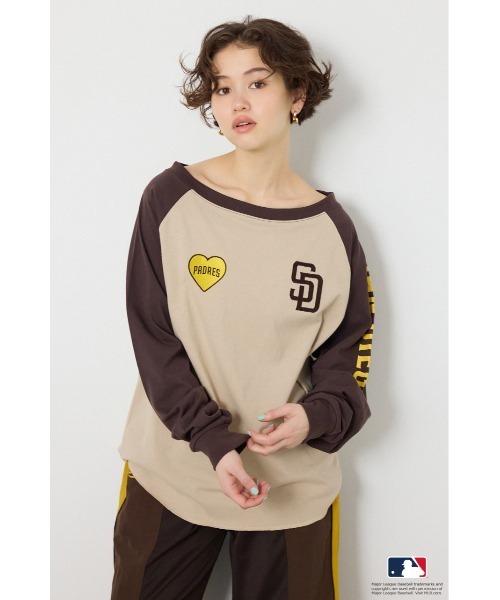 RODEO CROWNS WIDE BOWL(ロデオクラウンズワイドボウル)の「(MLB)オフショルラグラントップス(Tシャツ/カットソー・レディース・ブラウン系その他/ブルー系その他3/ブルー系その他・FREE)」の2枚目の写真