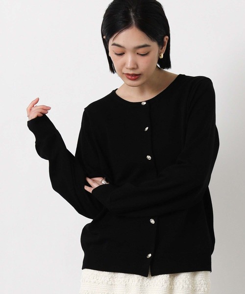 Gready Brilliant（グレディブリリアン）の「リヨセル混ニュアンス釦カーディガン（カーディガン/ボレロ・レディース・ライトベージュ/ブラック・38）」の7枚目の写真