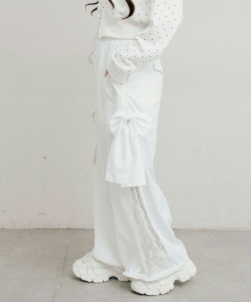 OLIVE des OLIVE（オリーブデオリーブ）の「サイドレースリボンカーゴパンツ（カーゴパンツ・レディース・ブラック/オフホワイト/ピンク・FREE）」の5枚目の写真