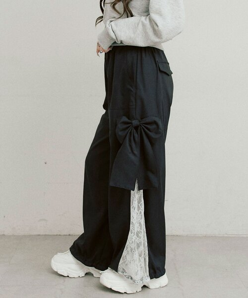 OLIVE des OLIVE（オリーブデオリーブ）の「サイドレースリボンカーゴパンツ（カーゴパンツ・レディース・ブラック/オフホワイト/ピンク・FREE）」の12枚目の写真