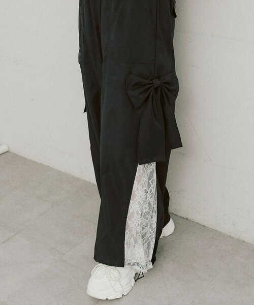 OLIVE des OLIVE（オリーブデオリーブ）の「サイドレースリボンカーゴパンツ（カーゴパンツ・レディース・ブラック/オフホワイト/ピンク・FREE）」の13枚目の写真