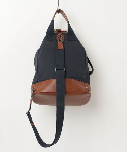 Guess(ゲス)の「OSLO Bucket Bag(ショルダーバッグ・メンズ・ネイビー・ONE SIZE)」の10枚目の写真