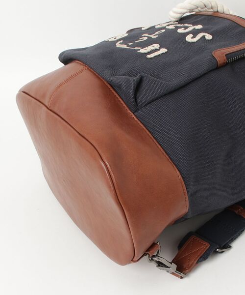 Guess(ゲス)の「OSLO Bucket Bag(ショルダーバッグ・メンズ・ネイビー・ONE SIZE)」の11枚目の写真