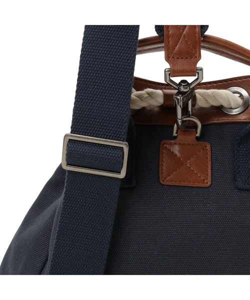 Guess(ゲス)の「OSLO Bucket Bag(ショルダーバッグ・メンズ・ネイビー・ONE SIZE)」の6枚目の写真