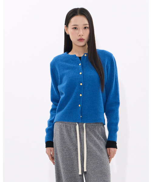 MOAA(モア)の「Gold Button Round-Neck Knit Cardigan (RED)(カーディガン/ボレロ・レディース・その他・FREE)」の2枚目の写真