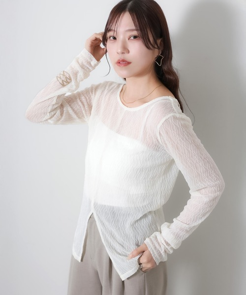 Riberry(リベリー)の「前後2WAYスリット入りウェーブシアートップス(Tシャツ/カットソー・レディース・オフホワイト/ブラック・MEDIUM)」の11枚目の写真