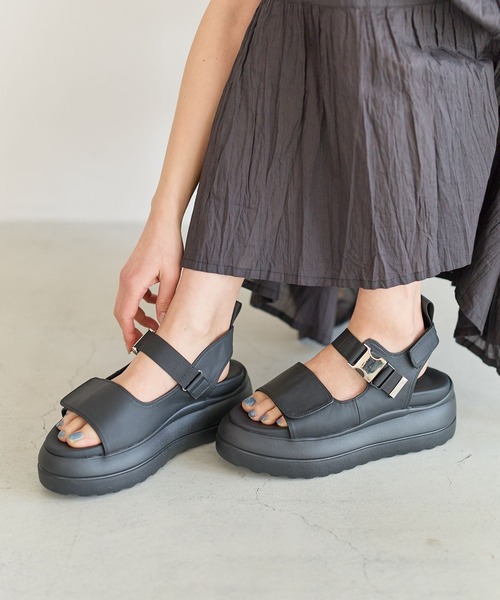 BAYFLOW(ベイフロー)の「バックルベルトスポサン(サンダル・レディース・ブラック/ブラウン・LARGE/MEDIUM)」の2枚目の写真