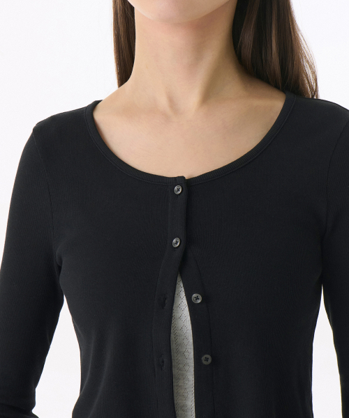 MUSINSA STANDARD WOMAN（ムシンサスタンダードウーマン）の「ウィメンズリブスリムスcoopネックジャージカーディガン[ブラック]（カーディガン/ボレロ・レディース・その他・X-SMALL/SMALL/MEDIUM/LARGE）」の4枚目の写真