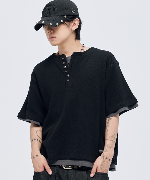 MSG(エムエスジー)の「シルバーボタンヘンリーネックサーマルワッフル半袖Tシャツ カットソー(Tシャツ/カットソー・メンズ・ブラック系/チャコール/ブラック/ホワイト/グレー/ワイン・S/M/L/XL)」の3枚目の写真