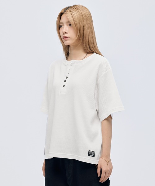 MSG(エムエスジー)の「シルバーボタンヘンリーネックサーマルワッフル半袖Tシャツ カットソー(Tシャツ/カットソー・メンズ・ブラック系/チャコール/ブラック/ホワイト/グレー/ワイン・S/M/L/XL)」の16枚目の写真
