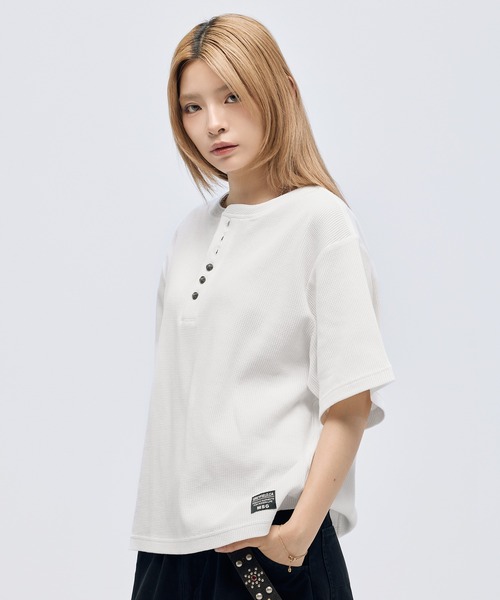 MSG(エムエスジー)の「シルバーボタンヘンリーネックサーマルワッフル半袖Tシャツ カットソー(Tシャツ/カットソー・メンズ・ブラック系/チャコール/ブラック/ホワイト/グレー/ワイン・S/M/L/XL)」の19枚目の写真