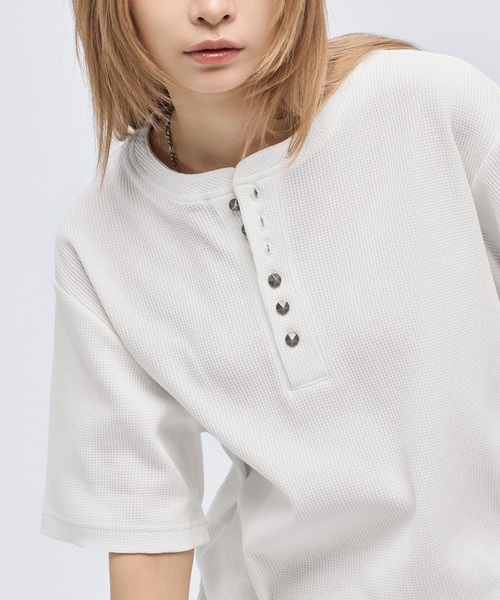 MSG(エムエスジー)の「シルバーボタンヘンリーネックサーマルワッフル半袖Tシャツ カットソー(Tシャツ/カットソー・メンズ・ブラック系/チャコール/ブラック/ホワイト/グレー/ワイン・S/M/L/XL)」の20枚目の写真