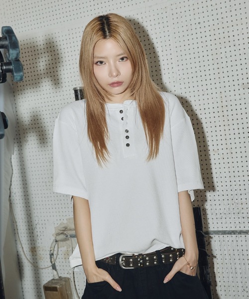 MSG(エムエスジー)の「シルバーボタンヘンリーネックサーマルワッフル半袖Tシャツ カットソー(Tシャツ/カットソー・メンズ・ブラック系/チャコール/ブラック/ホワイト/グレー/ワイン・S/M/L/XL)」の21枚目の写真