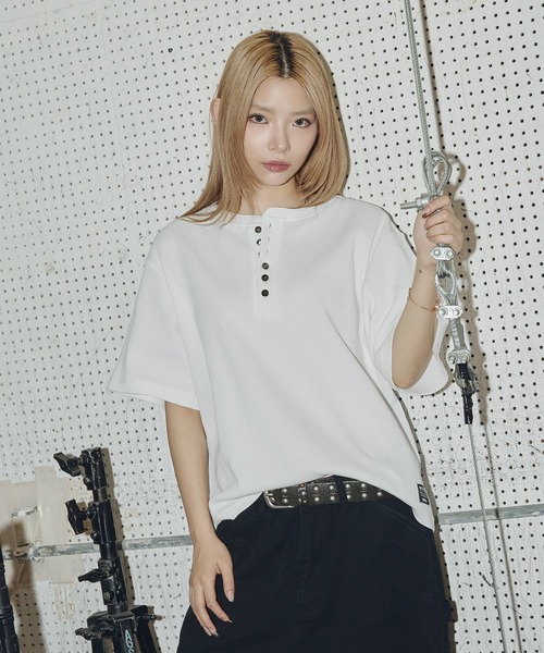 MSG(エムエスジー)の「シルバーボタンヘンリーネックサーマルワッフル半袖Tシャツ カットソー(Tシャツ/カットソー・メンズ・ブラック系/チャコール/ブラック/ホワイト/グレー/ワイン・S/M/L/XL)」の22枚目の写真