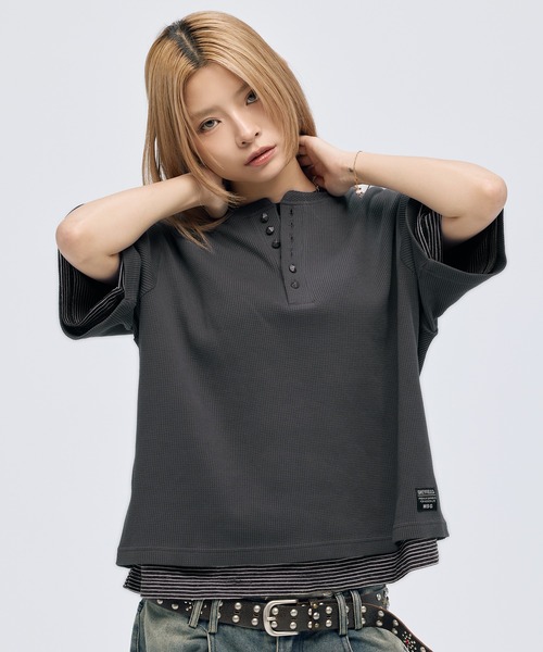 MSG(エムエスジー)の「シルバーボタンヘンリーネックサーマルワッフル半袖Tシャツ カットソー(Tシャツ/カットソー・メンズ・ブラック系/チャコール/ブラック/ホワイト/グレー/ワイン・S/M/L/XL)」の7枚目の写真
