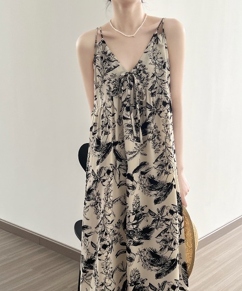 FAVORITO(ファヴォリート)の「フェミニンなVネックキャミワンピース(ワンピース・レディース・ブラック/ベージュ・L/M)」の13枚目の写真