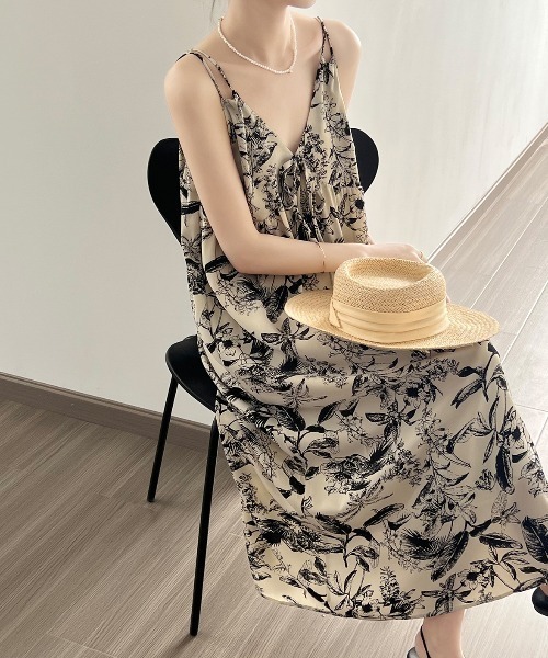 FAVORITO(ファヴォリート)の「フェミニンなVネックキャミワンピース(ワンピース・レディース・ブラック/ベージュ・L/M)」の14枚目の写真