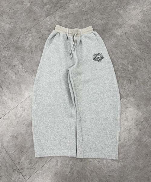 ATMARK(アットマーク)の「《2サイズ展開 / UNISEX 》トライバルクラウン スウェットバレルパンツ ボンディング(スウェットパンツ・メンズ・グレー/ブラック/ホワイト・M/L)」の5枚目の写真