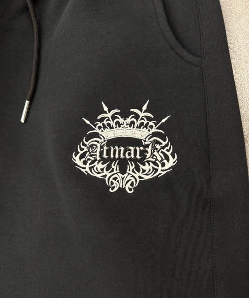 ATMARK(アットマーク)の「《2サイズ展開 / UNISEX 》トライバルクラウン スウェットバレルパンツ ボンディング(スウェットパンツ・メンズ・グレー/ブラック/ホワイト・M/L)」の9枚目の写真