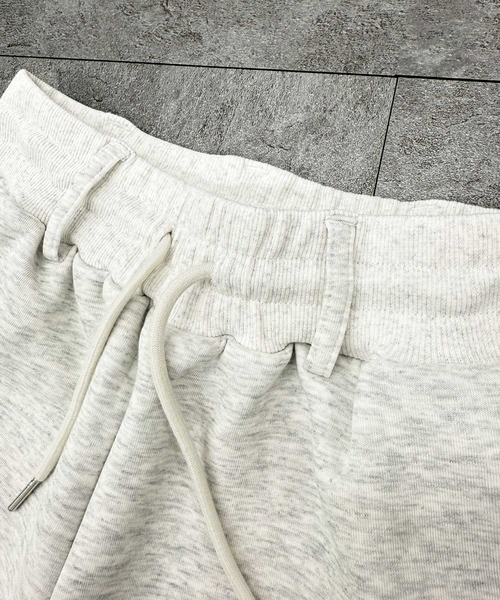 ATMARK(アットマーク)の「《2サイズ展開 / UNISEX 》トライバルクラウン スウェットバレルパンツ ボンディング(スウェットパンツ・メンズ・グレー/ブラック/ホワイト・M/L)」の10枚目の写真