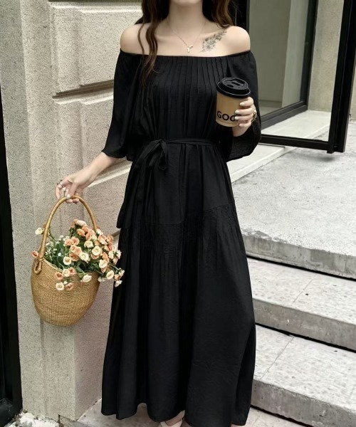 AMAJI(アマジ)の「スクエアネック 半袖 ウエストリボン ギャザー ロングワンピース(ワンピース・レディース・ベージュ/ブラウン/ピンク/ブラック/ブルー・FREE)」の1枚目の写真