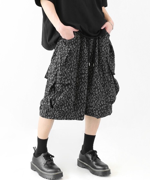 minsobi(ミンソビ)の「レオパード ワイドカーゴハーフパンツ イージーショーツ(その他パンツ・メンズ・ブラック×グレー・FREE)」の1枚目の写真