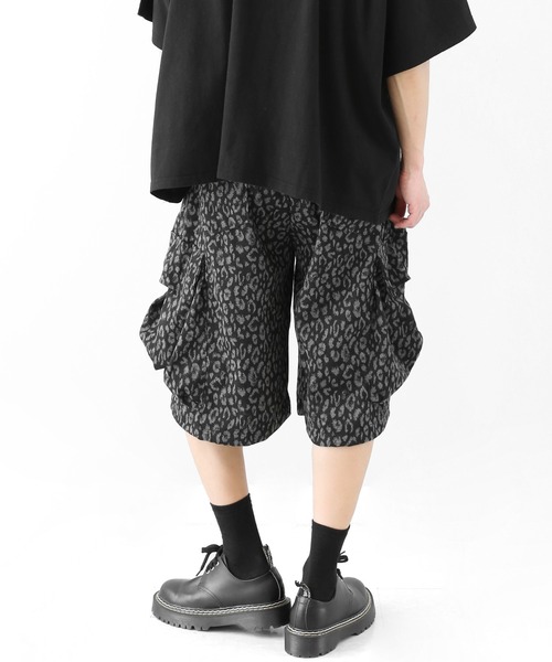 minsobi(ミンソビ)の「レオパード ワイドカーゴハーフパンツ イージーショーツ(その他パンツ・メンズ・ブラック×グレー・FREE)」の4枚目の写真