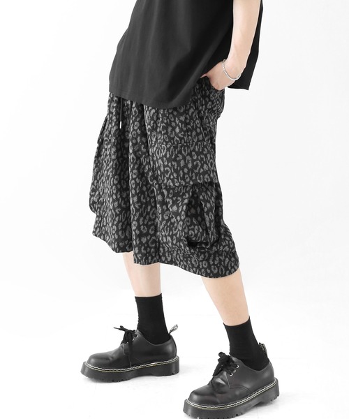 minsobi(ミンソビ)の「レオパード ワイドカーゴハーフパンツ イージーショーツ(その他パンツ・メンズ・ブラック×グレー・FREE)」の3枚目の写真