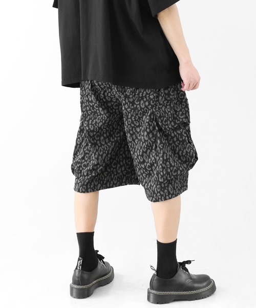 minsobi(ミンソビ)の「レオパード ワイドカーゴハーフパンツ イージーショーツ(その他パンツ・メンズ・ブラック×グレー・FREE)」の5枚目の写真