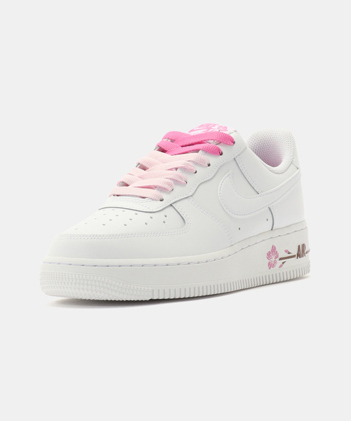 NIKE(ナイキ)の「NIKE WMNS AIR FORCE 1 '07 SE IF0498-102(スニーカー・レディース・ホワイト・23cm/23.5cm/24cm/24.5cm/25cm)」の2枚目の写真