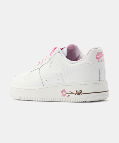 NIKE(ナイキ)の「NIKE WMNS AIR FORCE 1 '07 SE IF0498-102(スニーカー・レディース・ホワイト・23cm/23.5cm/24cm/24.5cm/25cm)」の3枚目の写真
