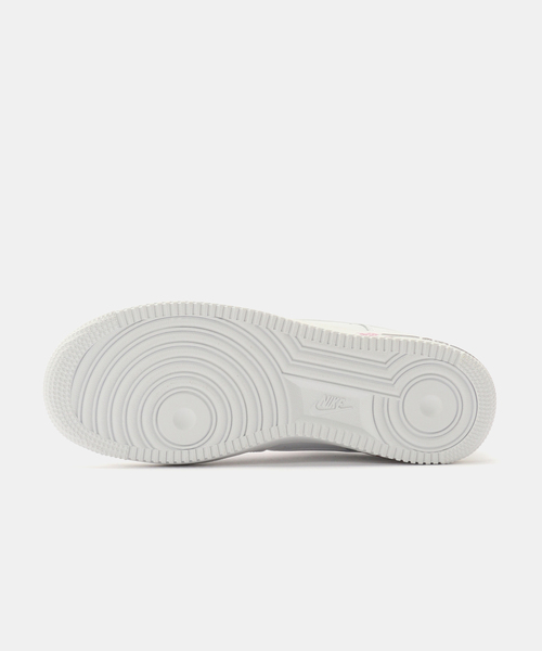 NIKE(ナイキ)の「NIKE WMNS AIR FORCE 1 '07 SE IF0498-102(スニーカー・レディース・ホワイト・23cm/23.5cm/24cm/24.5cm/25cm)」の4枚目の写真