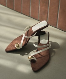 LAULEN（ローレン）の「gold pebble toe ring sandal / ゴールドリングクロスストラップサンダル（サンダル）」