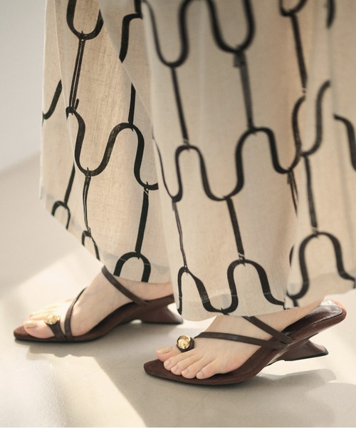 LAULEN(ローレン)の「gold motif toe ring sandals / ゴールドトゥリングサンダル(サンダル・レディース・アイボリー/ブラウン/ブラック・23cm/24cm/25cm)」の10枚目の写真