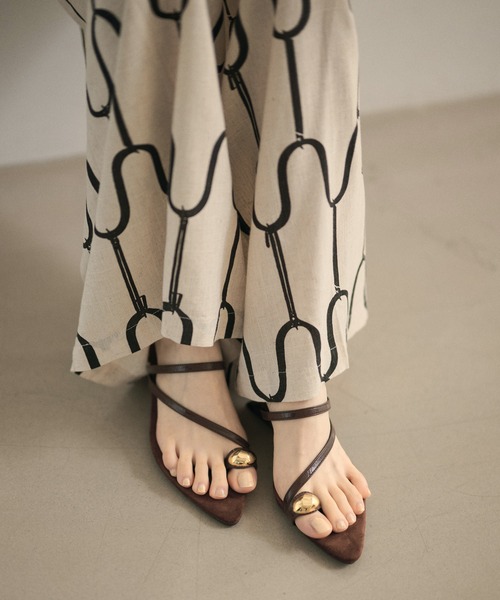 LAULEN(ローレン)の「gold motif toe ring sandals / ゴールドトゥリングサンダル(サンダル・レディース・アイボリー/ブラウン/ブラック・23cm/24cm/25cm)」の9枚目の写真