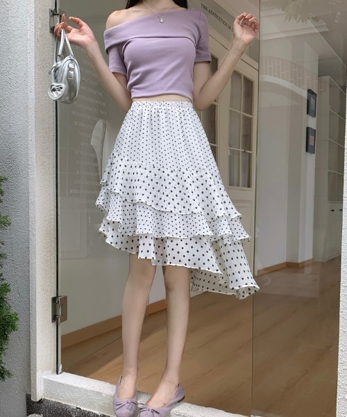 AMAJI(アマジ)の「ドット柄 不規則デザイン Aライン ミモレ丈 スカート(スカート・レディース・ホワイト/ブラック・FREE)」の2枚目の写真
