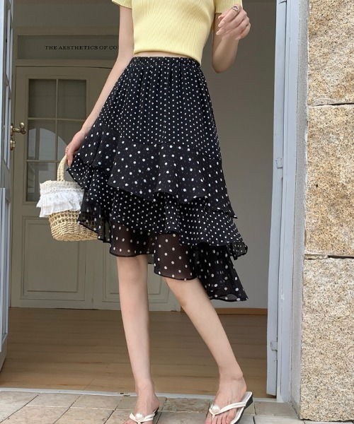 AMAJI(アマジ)の「ドット柄 不規則デザイン Aライン ミモレ丈 スカート(スカート・レディース・ホワイト/ブラック・FREE)」の1枚目の写真