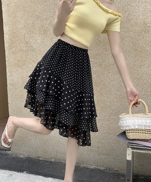 AMAJI(アマジ)の「ドット柄 不規則デザイン Aライン ミモレ丈 スカート(スカート・レディース・ホワイト/ブラック・FREE)」の3枚目の写真