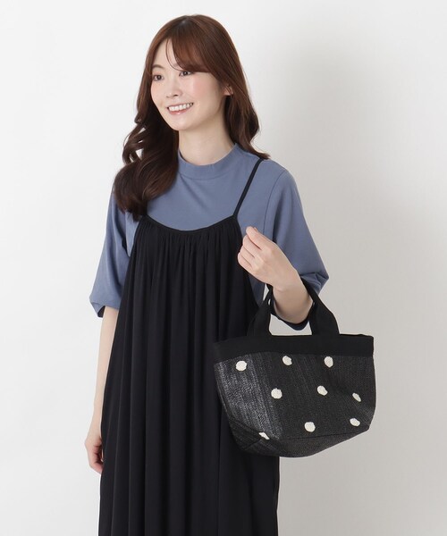 one'sterrace(ワンズテラス)の「AU ペーパー風ドット柄手提げバッグ(トートバッグ・レディース・ベージュ系8/ブラック系8・99)」の4枚目の写真