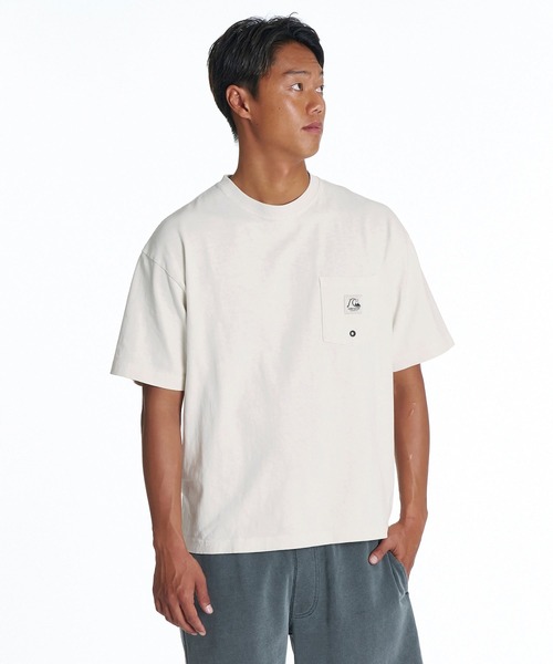 Quiksilver(クイックシルバー)の「QUIKSILVER メンズ DNA BUBBLE POCKET ST 半袖ワンポイントTシャツ ルーズフィット【2026年夏モデル】(Tシャツ/カットソー・メンズ・ブラック/アイボリー・LARGE/MEDIUM/X-LARGE)」の2枚目の写真