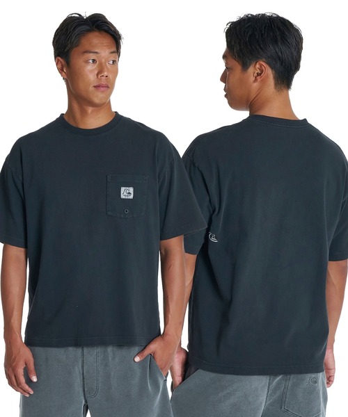 Quiksilver(クイックシルバー)の「QUIKSILVER メンズ DNA BUBBLE POCKET ST 半袖ワンポイントTシャツ ルーズフィット【2026年夏モデル】(Tシャツ/カットソー・メンズ・ブラック/アイボリー・LARGE/MEDIUM/X-LARGE)」の1枚目の写真