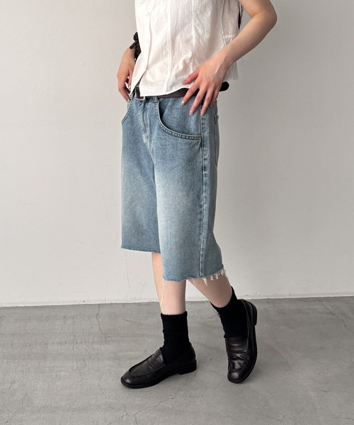CANAL JEAN（キャナルジーン）の「Lakey Park　カットオフデニムハーフパンツ（デニムパンツ・レディース・ライトインディゴブルー・SMALL/MEDIUM）」の11枚目の写真