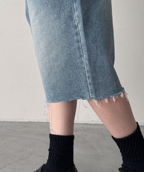 CANAL JEAN（キャナルジーン）の「Lakey Park　カットオフデニムハーフパンツ（デニムパンツ・レディース・ライトインディゴブルー・SMALL/MEDIUM）」の3枚目の写真