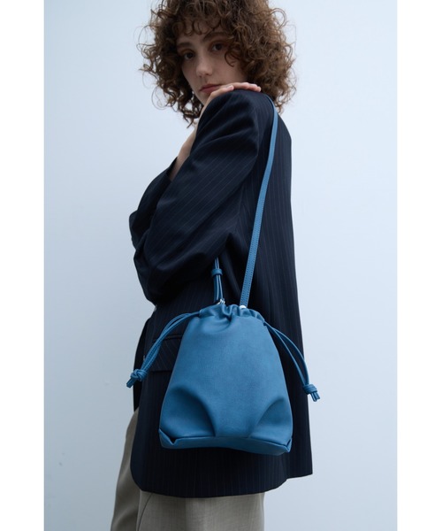un/neu(アンノイ)の「mini巾着ショルダーバッグ(ショルダーバッグ・レディース・ブルー/ブラック/ブラウン/アイボリー・FREE)」の4枚目の写真